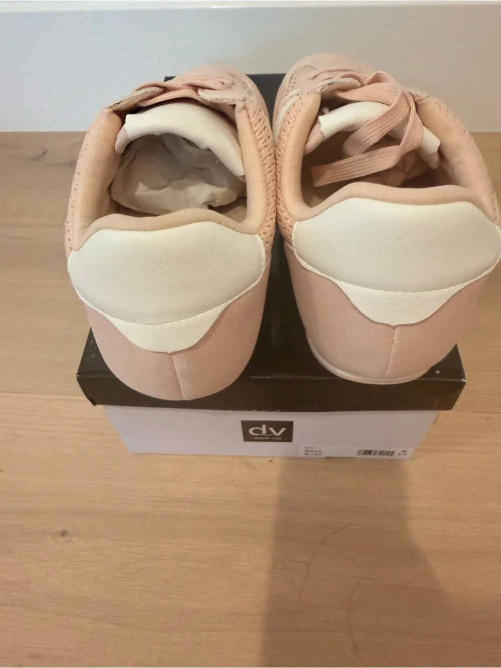 Dolce Vita blush retro sneakers-NWT- 9.5